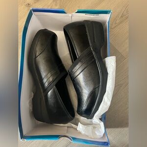 Easy Street Men's Classic Black Loafers